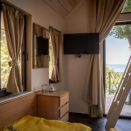 къщички синьо лято, черноморец - - Blue Summer Nyaraló Várna